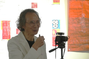 개막식에서 인사말을 전하고 있는 정세훈 노동문학관장.