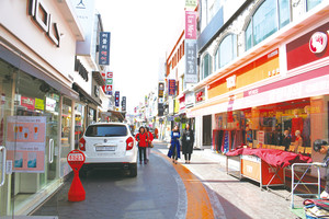 홍성 원도심의 중심상가인 명동상가.