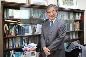지난 9일 교수연구실에서 만난 김상구 청운대학교&nbsp;영미문화학과 초빙교수.