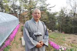범상 스님.