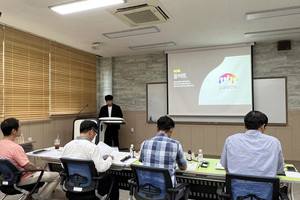 ‘2023 홍성 지역 대학과 함께하는 도시재생 공모전’ 대면심사 모습.