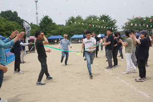 결성초등학교 운동장에서 열린 ‘결성초등학교 총동문회·제30차 기별체육대회’모습.