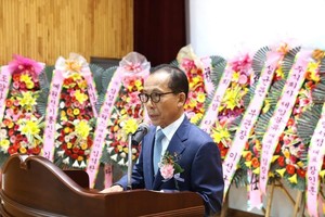 제2대 학교법인 신암학원 이사장으로 취임한 이종원 신임 이사장이 취임사를 통해 포부를 밝히고 있다.
