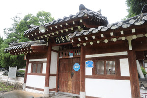 여양진씨 사당·재실의 ‘경종문’.