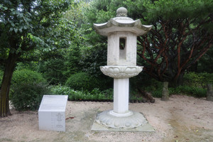 보덕사 석등(충청남도지방문화재 제183호).