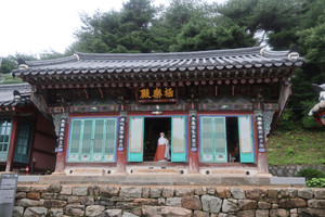 보덕사 극락전.