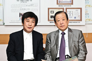 편사범 회장과 세 번이나 대통령상을 수상한 웅변계의 대부(代父)이자&nbsp;그의 친형인 편기범 너른내장학회 이사장.