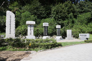 용문사의 의병비.