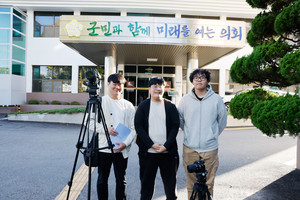 청운대학교 미디어커뮤니케이션학과 4학년 홍석현, 3학년 나양수, 음효빈 학생.