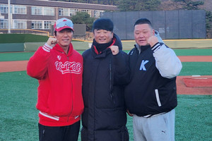 왼쪽부터 이승준, 여준홍, 이송영 감독.