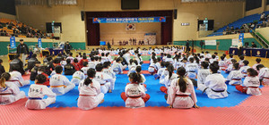 지난달 18일 개최된 홍성군협회장기 태권도대회에 참가한 태권도 꿈나무들.