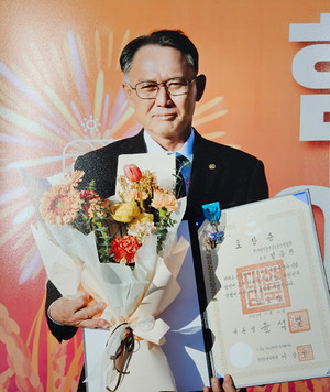 산업포장을 수상한 임종완 전 한국쌀전업농중앙연합회장.