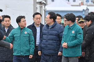 김태흠 충남지사가 현장을 찾은 윤석열 대통령에게 170억 원의 특별교부세 지원을 요청했다.