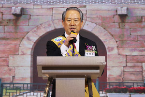 이상수 수석부회장이 개회선언을 하고 있다.