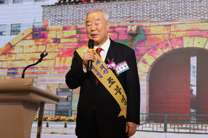 국회부의장을 역임하고 제7대 재경홍성군민회장을 역임한 조부영 상임고문이 역대회장을 대표해 축사에 나섰다.