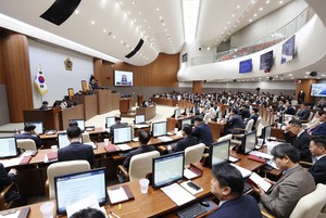 충남도의회가 제350회 임시회 제3차 본회의를 끝으로 15일간의 일정을 마무리했다.