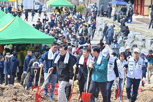 지난 2일 ‘제79회 식목일’을 맞아 진행된 &nbsp;‘식목일 기념 희망의 나무 심기’ 행사.