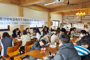 충남마을학교공동체의 지속가능한 성장을 도모하기 위한 ‘2024 홍성행복교육지구 마을교사 성장 지원 연수’가 지난 2월 홍성교육지원청·갈산토기 일원에서 실시됐다.