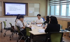 홍성교육지원청 2024년 두드림학교 역량강화 컨설팅에 참여하여 주제토론에 나선 각급학교 교사들