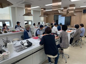 홍성군보건소가 12주간 진행한 장애인 그룹재활 프로그램이 지역민의 큰 호응을 얻었다.