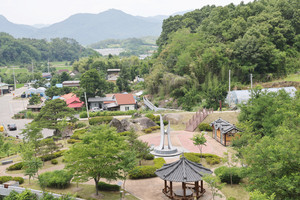 옥천 청산 한곡리 문바위마을 동학농민혁명기념공원.