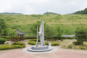한곡리 문바위 동학농민혁명기념비.
