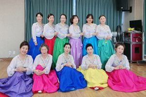 지난 2022년 홍성읍행정복지센터에서 공연 후 기념촬영.