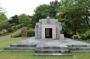 황새바위 순교성지 무덤·경당.