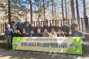 지난해 은하면농촌지도자회원들과 함께 선진지 현장견학을 다녀왔다.