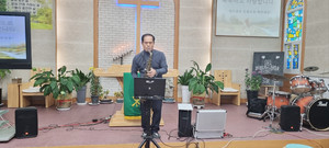 지난 4월 교회음악회 연주.