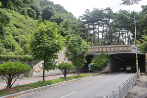 2006년에 완공된 우금티 터널.