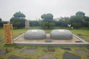 다섯 성인의 첫 매장터.