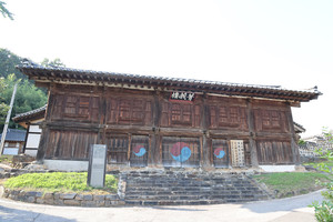 관군이 동학도를 체포하고 농민군을 포살한 녹야평(지금의 정산향교).