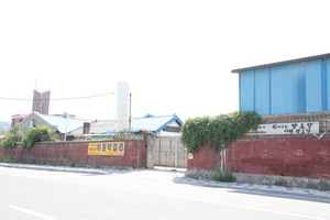 충북 옥천군 이원면에 있는 이원양조장은 1930년대 금강변에서 시작해 4대째 100년 세월을 잇고 있다.