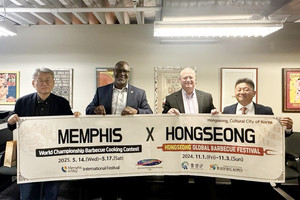 좌측으로부터, 세계축제협회 아시아지부 정강환 회장, 미국 멤피스 인 메이(Memphis in May) 맥 위버(Mack Weaver) 회장, 케빈 그로스(Kevin Grothe) 부회장, 홍성문화도시센터 모영선 센터장. 세계축제협회 아시아지부 제공.​​​​​​​