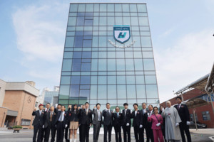 홍주고등학교는 지난 16일 열린 개교 50주년 기념행사에서 새롭게 제작한 학교로고 제막식을 실시했다.