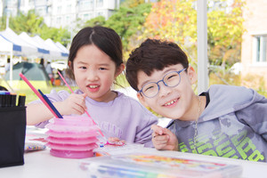 사생대회에 참가한 어린이들의 모습.