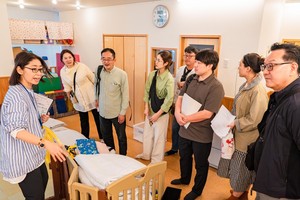 미니미 원장이 도시마구의 젊은 여성인구를 유입시키기 위한 정책에 관해 언급하며 수년째 대기 아동이 없다고 말했다.