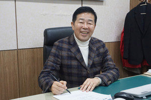 조합원을 비롯한 지역 농민들을 위해 통큰 결단을 보여준 이보형 광천농업협동조합장이 환하게 웃고 있다.
