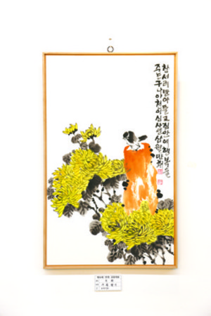 김 화백의 작품 ‘국화(40x70cm)’
