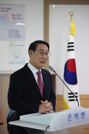 읍면 순방에서 발언하는 이용록 군수.