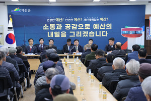 최 군수가 광시면 군민과의 대화에서 인사말을 하고 있다.