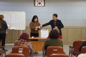지난 5일 금마면행정복지센터에서 진행된 제3기 금마면주민자치회 위원 추첨 선출 현장 모습.