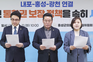 왼쪽부터 이정윤 의원, 장재석 의원, 최선경 의원.