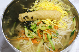 &nbsp;기자 추천 메뉴 잔치국수.