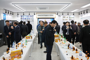 홍성읍 오관리 346-10번지 5층 규모의 건물에 마련된 총동문회 사무실 겸 총동문회 역사관.