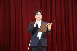 제56차 동문화합체육대회 주관기수 김동광 대회장(60회)이 성공적인 대회 개최를 약속하며 협조를 당부했다.