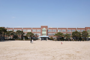 2025년 3월 24일 촬영한 홍주초등학교 전경.