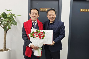 지난 21일 국민의힘 강승규 국회의원(우)과 임종용 의원(우).