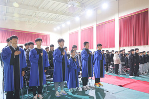 왼쪽부터 박건태·김태산·이민규·이상현·이재영·이용채 선수가 국민의례를 하고 있다.